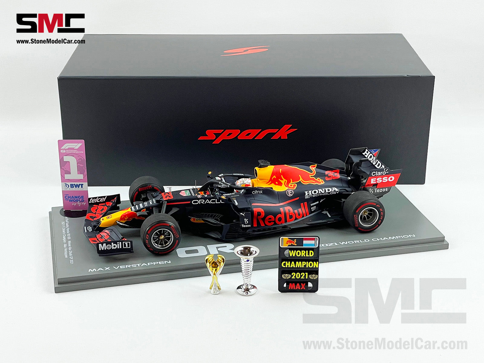 2021 F1 World Champion #33 Max Verstappen Red Bull RB16B Abu Dhabi GP 1:18  Spark with Trophies