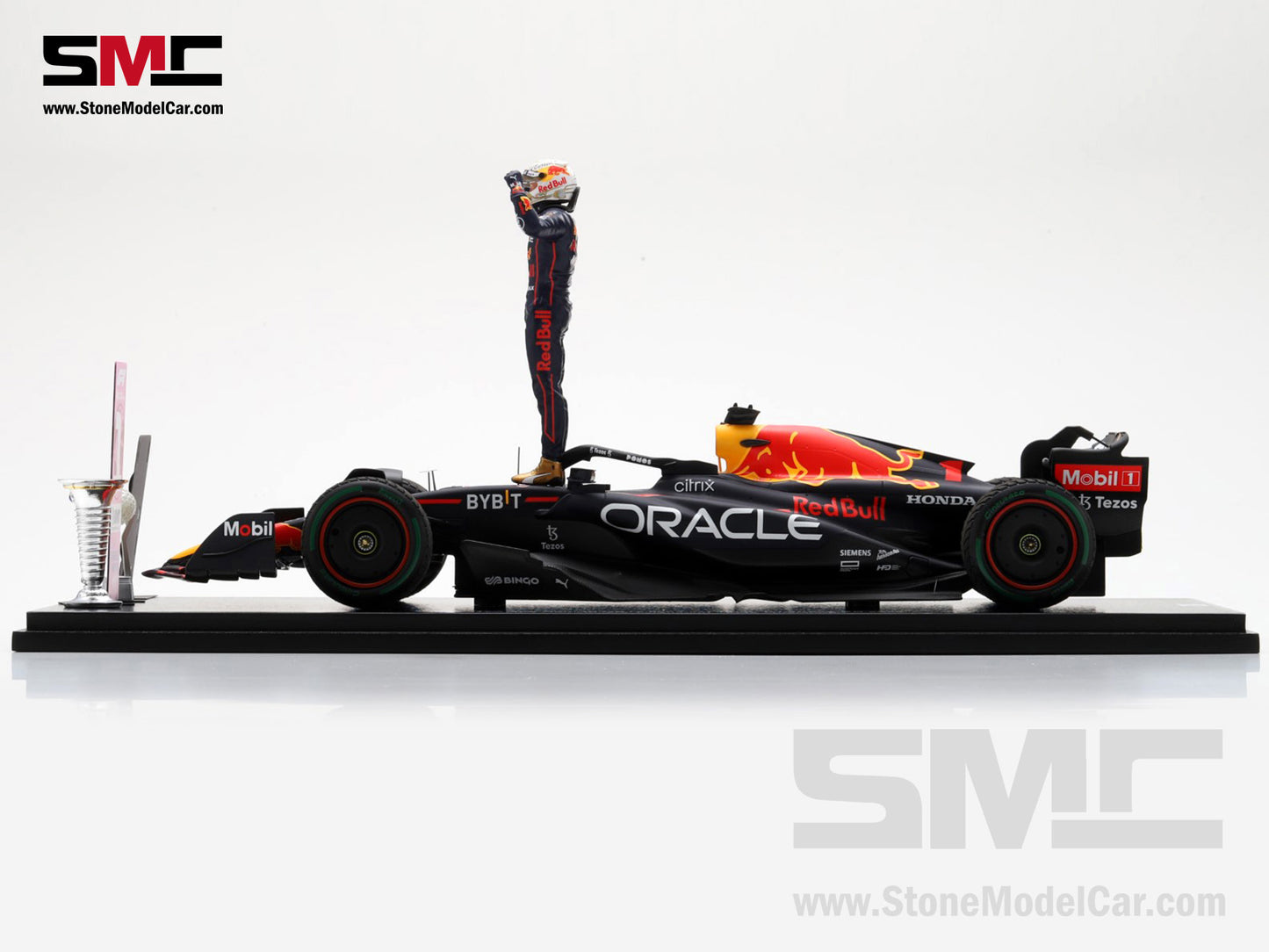 [Pre-Order] Red Bull F1 RB18 #1 Max Verstappen Winner Japan GP 2022 World Champion Spark 1:18 Figure Special