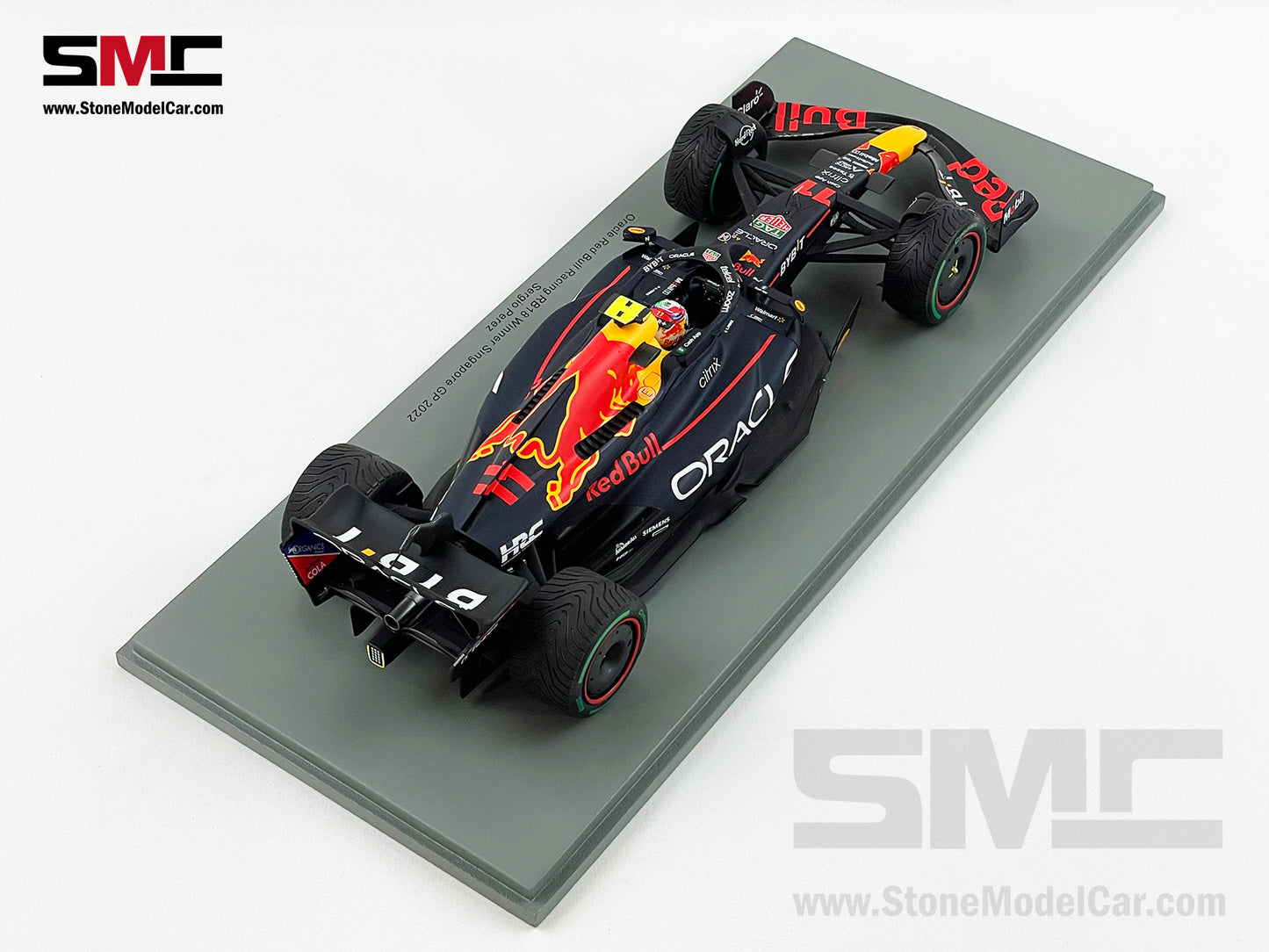 Red Bull F1 RB18 #11 Sergio Perez Singapore Winner 2022 Spark 1:18 Intermediate