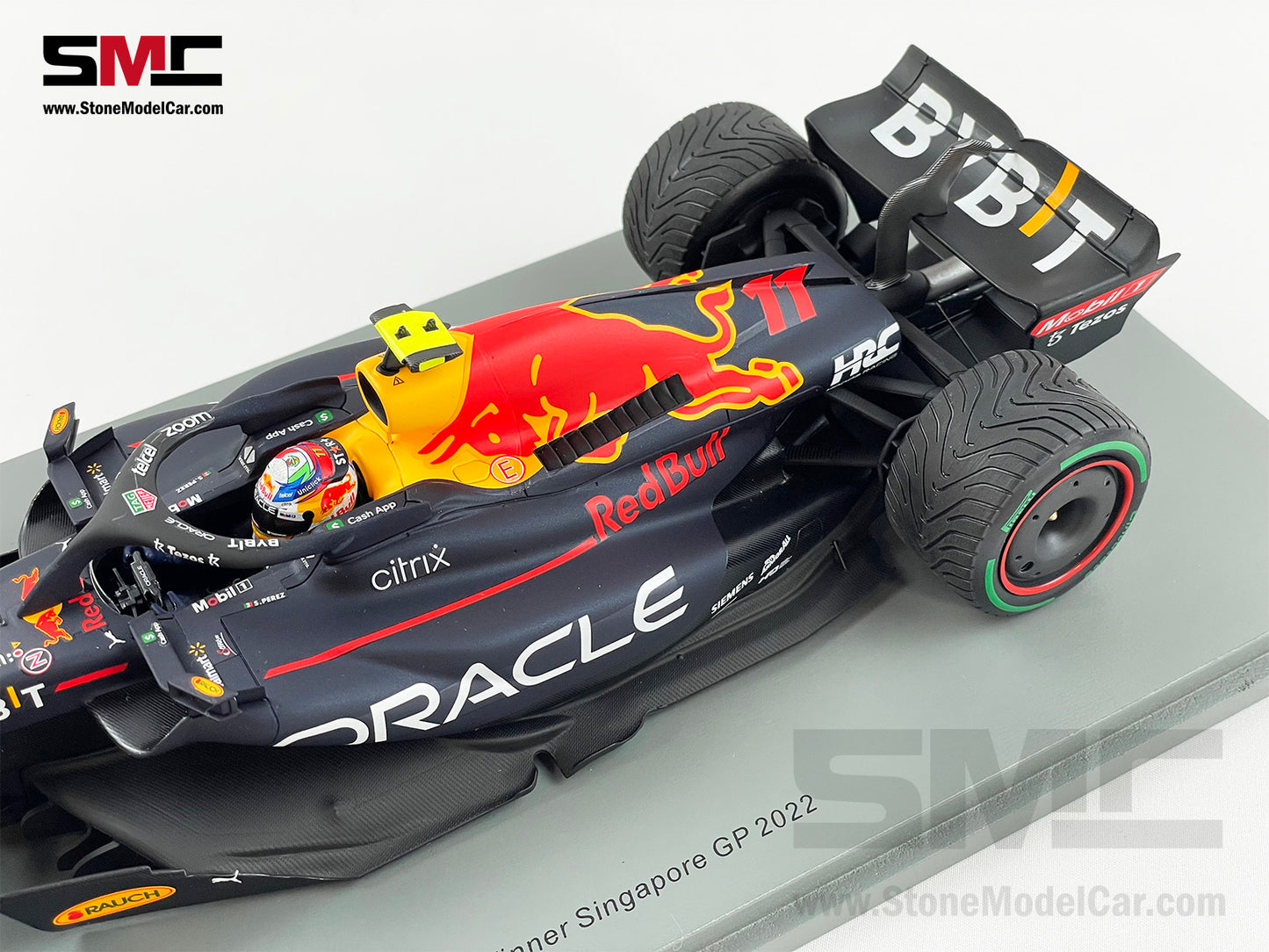 Red Bull F1 RB18 #11 Sergio Perez Singapore Winner 2022 Spark 1:18 Intermediate