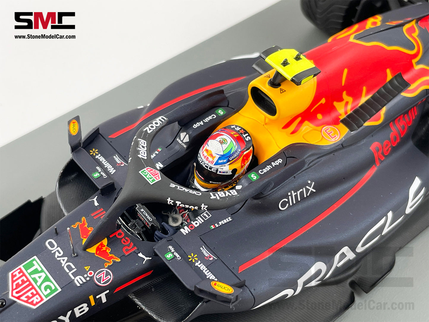 Red Bull F1 RB18 #11 Sergio Perez Singapore Winner 2022 Spark 1:18 Intermediate