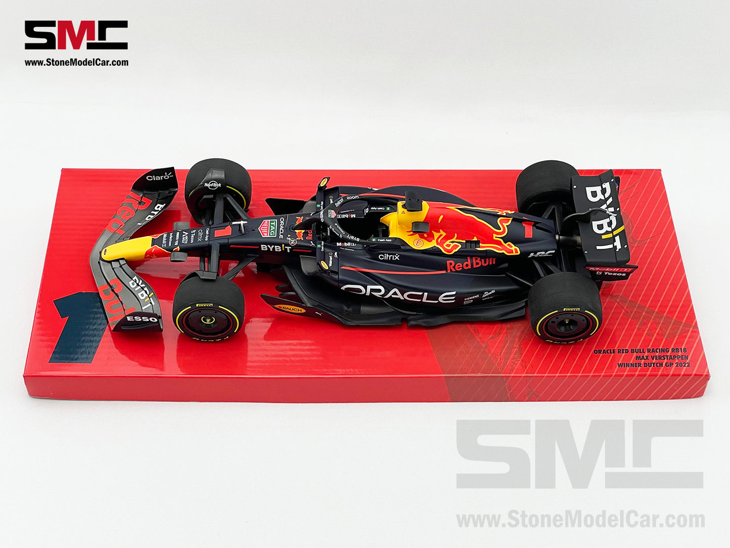 #1 Max Verstappen 2022 World Champion Red Bull F1 RB18 Dutch GP 1:18 MINICHAMPS with Figure