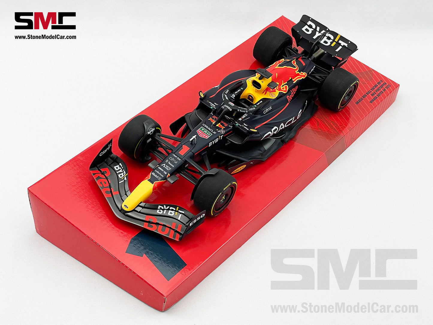 #1 Max Verstappen 2022 World Champion Red Bull F1 RB18 Dutch GP 1:18 MINICHAMPS with Figure