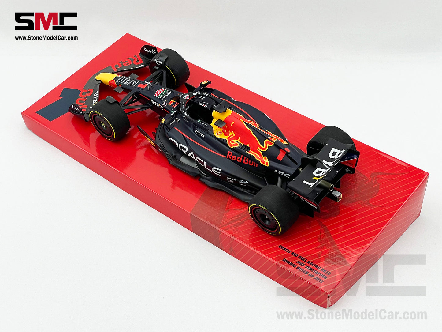 #1 Max Verstappen 2022 World Champion Red Bull F1 RB18 Dutch GP 1:18 MINICHAMPS with Figure