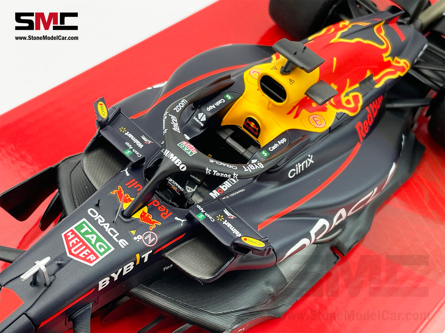 #1 Max Verstappen 2022 World Champion Red Bull F1 RB18 Dutch GP 1:18 MINICHAMPS with Figure