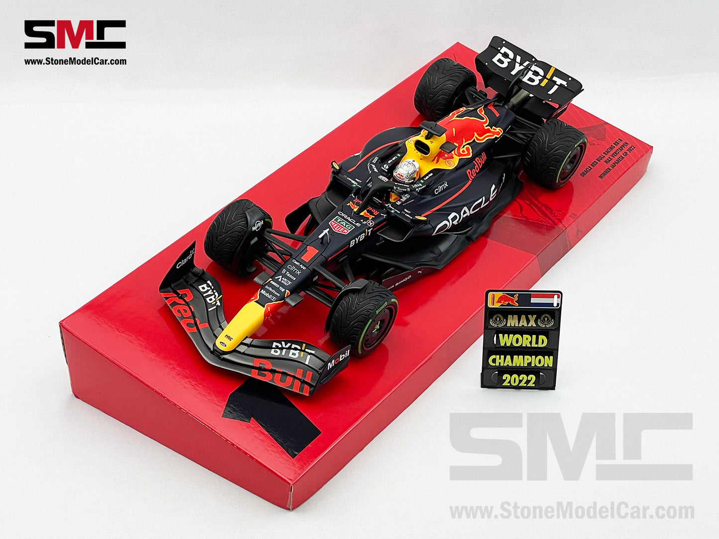 #1 Max Verstappen 2022 World Champion Red Bull F1 RB18 Japan GP 1:18 MINICHAMPS Gift Box