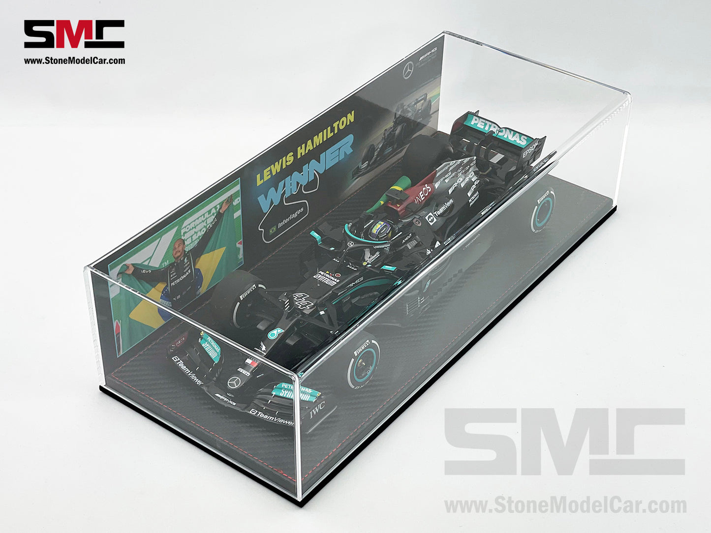 Mercedes AMG F1 W12 #44 Lewis Hamilton Brazil GP 2021 with Flag 1:18 Minichamps + Display Case
