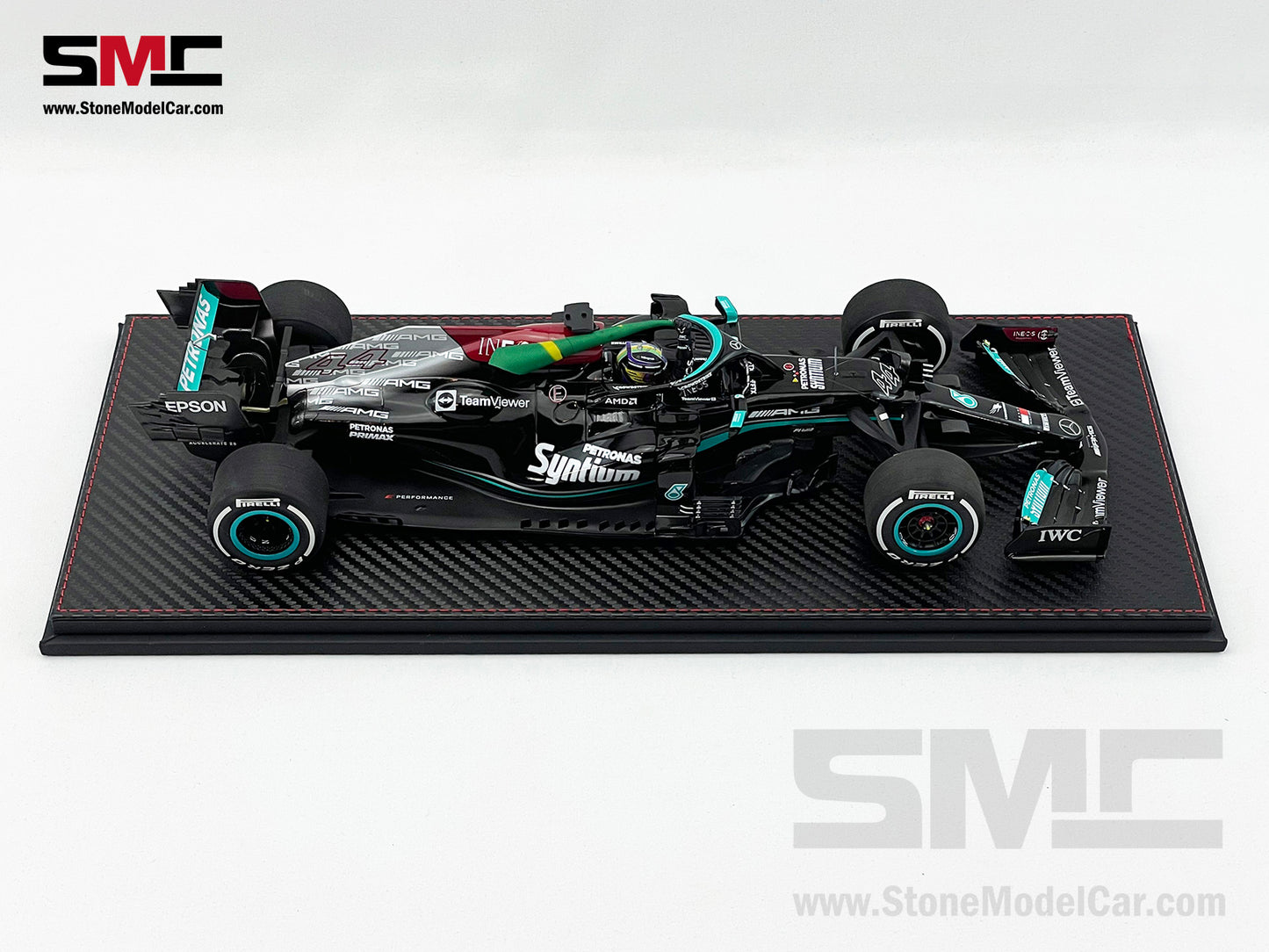 Mercedes AMG F1 W12 #44 Lewis Hamilton Brazil GP 2021 with Flag 1:18 Minichamps + Display Case