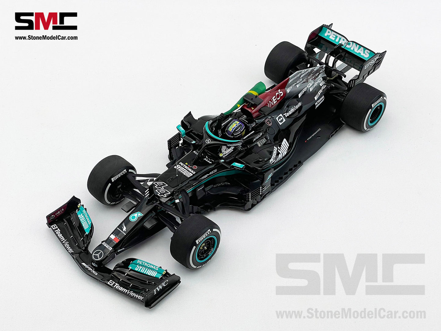 Mercedes AMG F1 W12 #44 Lewis Hamilton Brazil GP 2021 with Flag 1:18 Minichamps