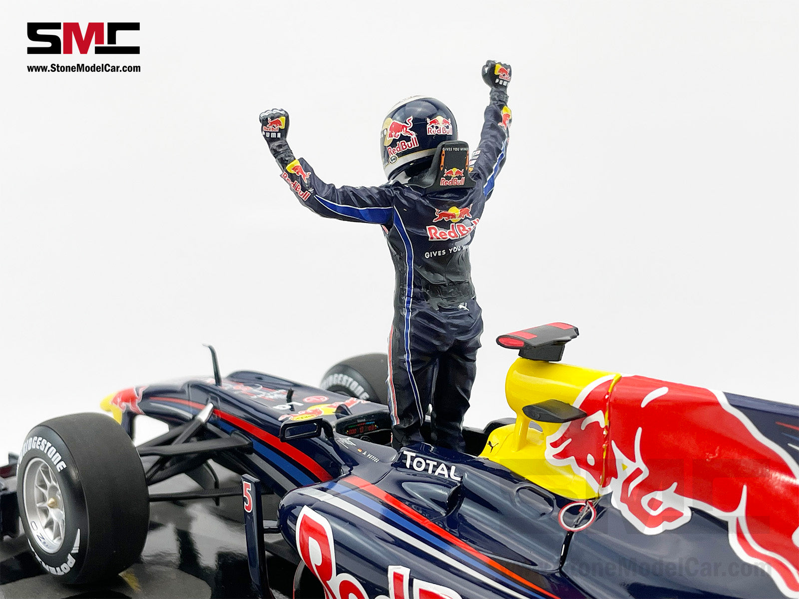 [Used] 2010 1st World Champion Red Bull F1 RB6 #5 Sebastian Vettel Brazil  GP 1:18 MINICHAMPS with Figure