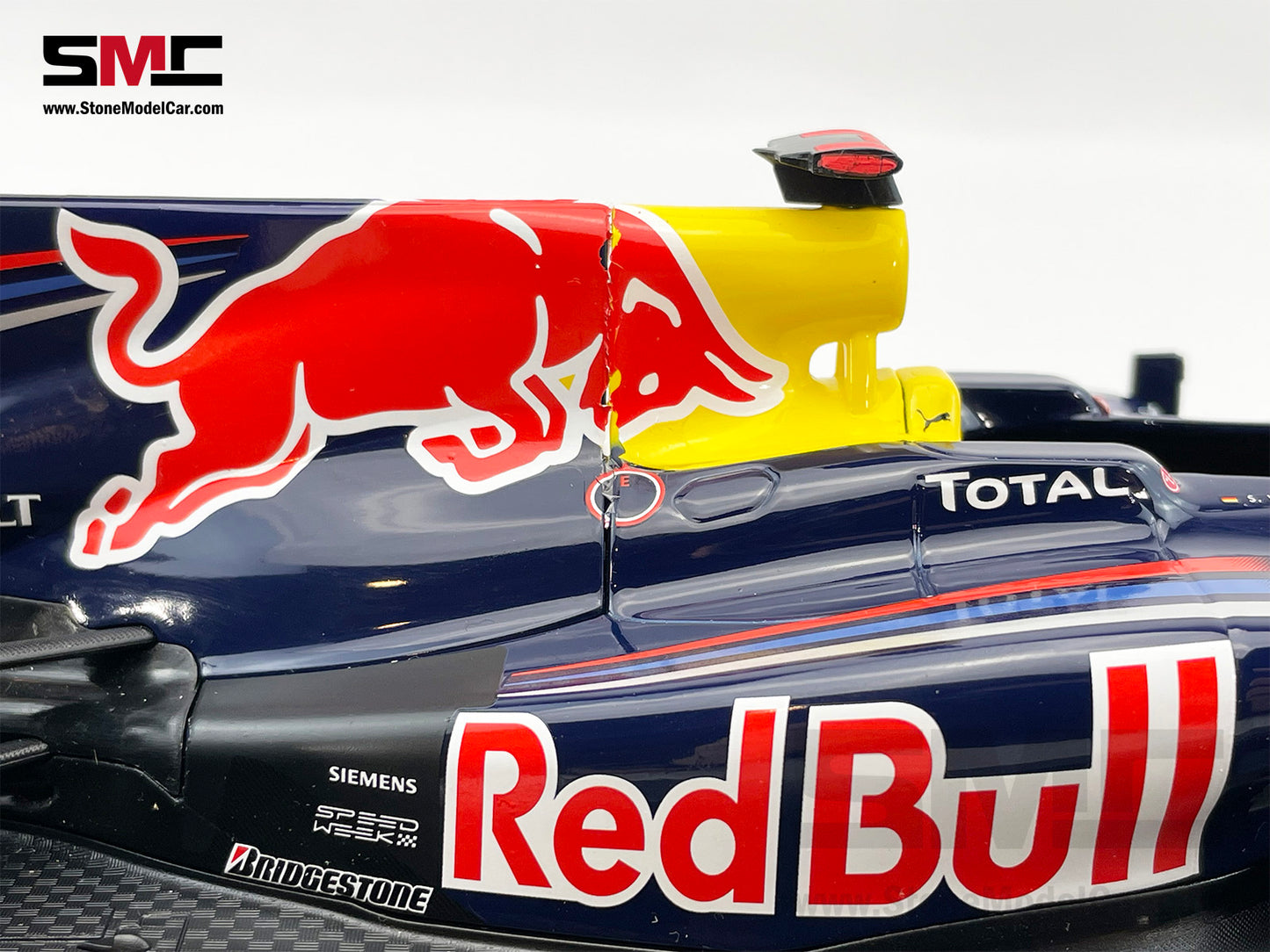 [Used] 2010 1st World Champion Red Bull F1 RB6 #5 Sebastian Vettel Brazil GP 1:18 MINICHAMPS with Figure