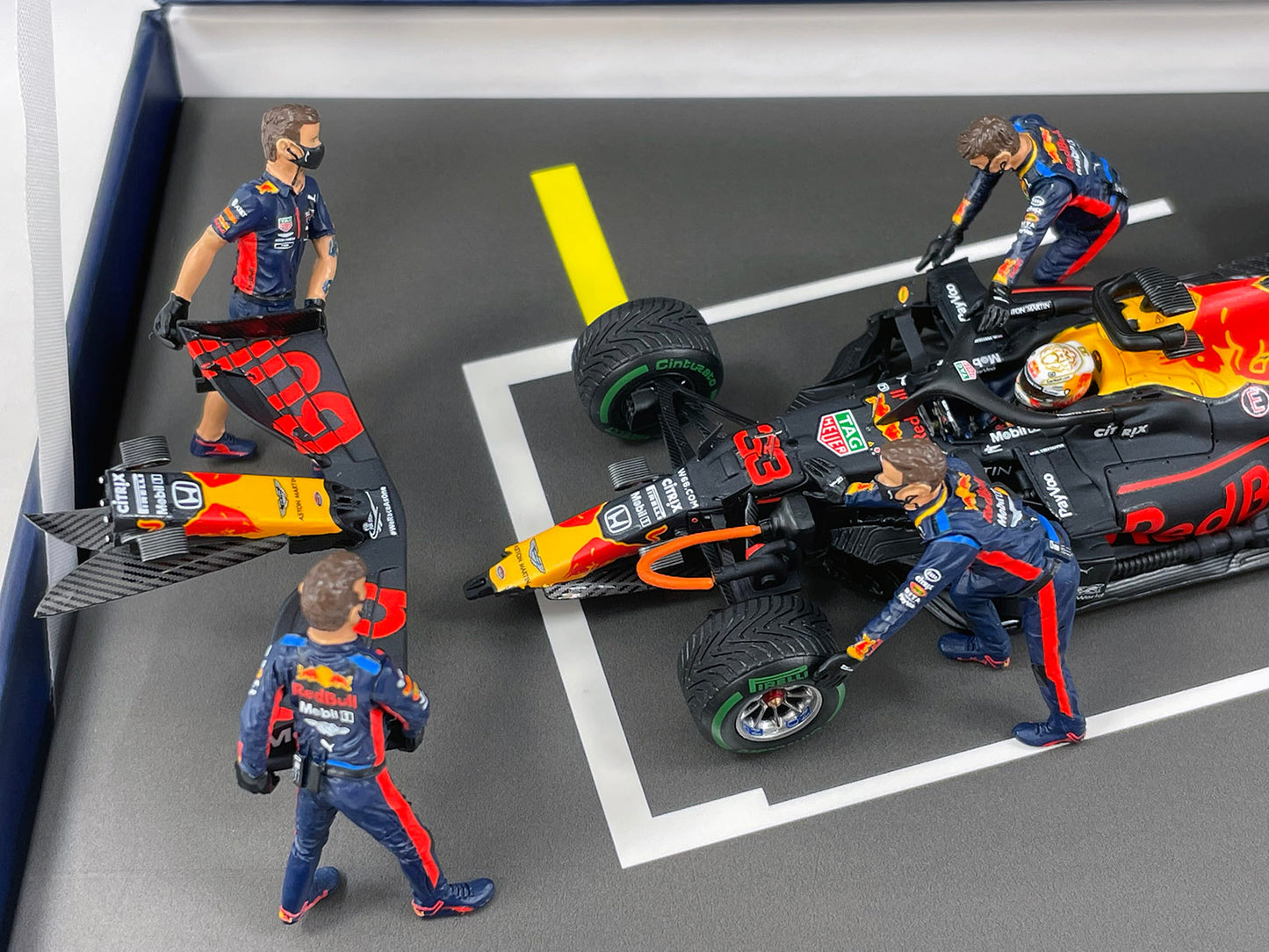 Red Bull F1 RB16 #33 Max Verstappen Hungary GP 2020 P2 1:43 Spark with Figure
