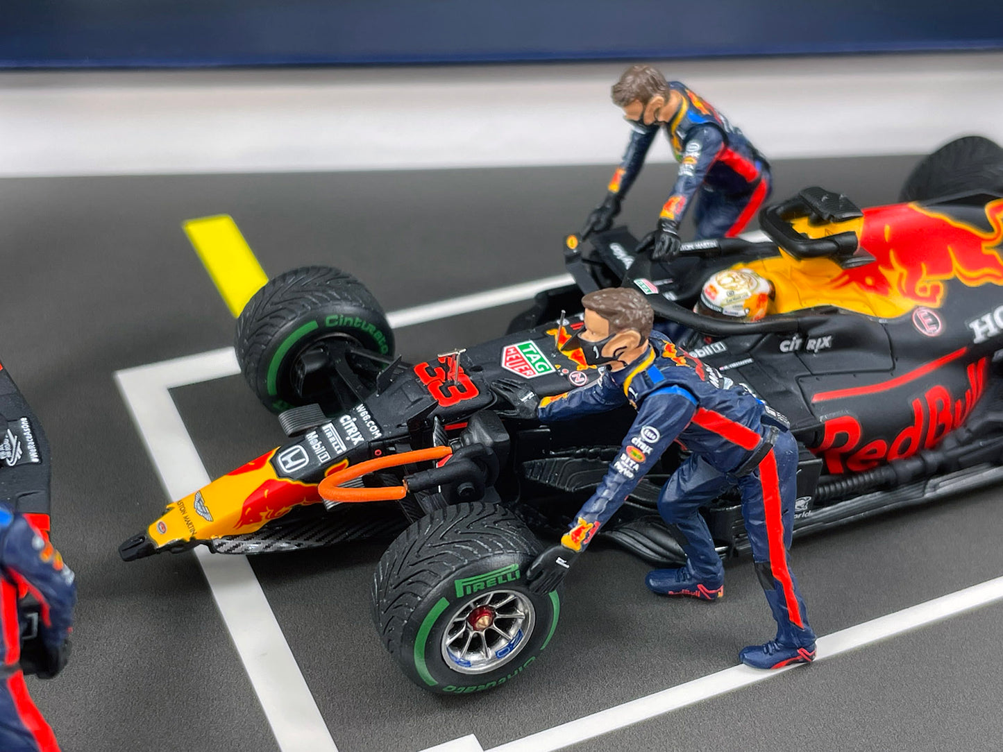 Red Bull F1 RB16 #33 Max Verstappen Hungary GP 2020 P2 1:43 Spark with Figure