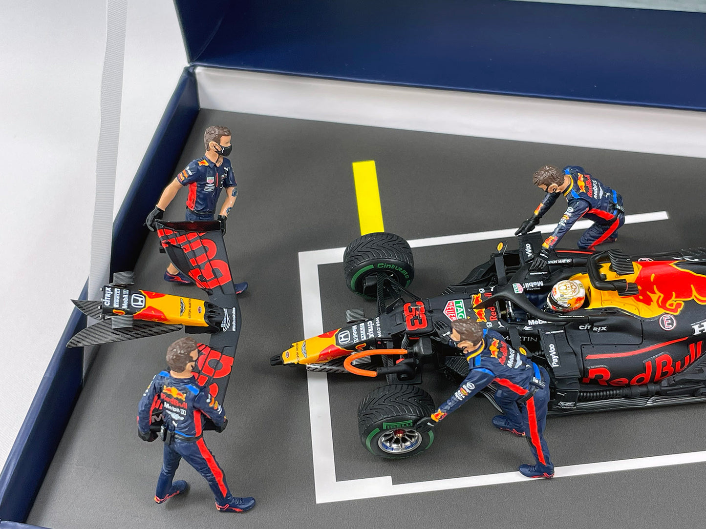 Red Bull F1 RB16 #33 Max Verstappen Hungary GP 2020 P2 1:43 Spark with Figure