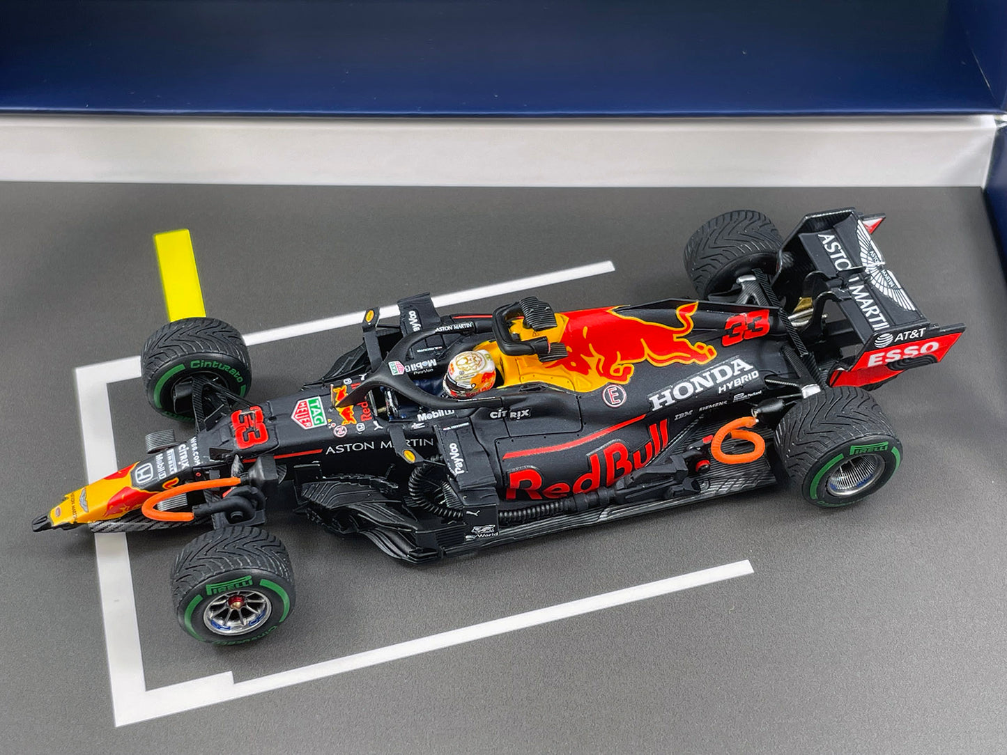 Red Bull F1 RB16 #33 Max Verstappen Hungary GP 2020 P2 1:43 Spark with Figure