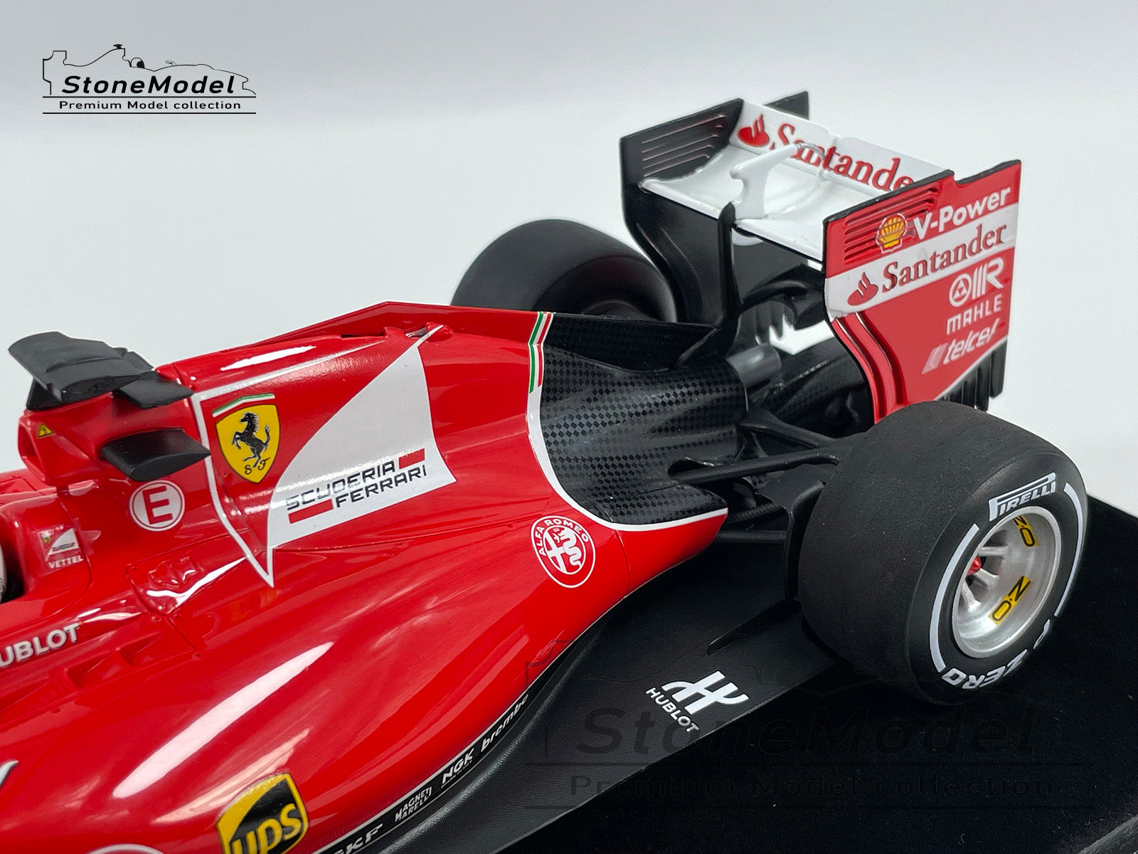Ferrari F1 SF15-T Sebastian Vettel Malaysia 2015 Winner 1:18 LS18F101  LookSmart