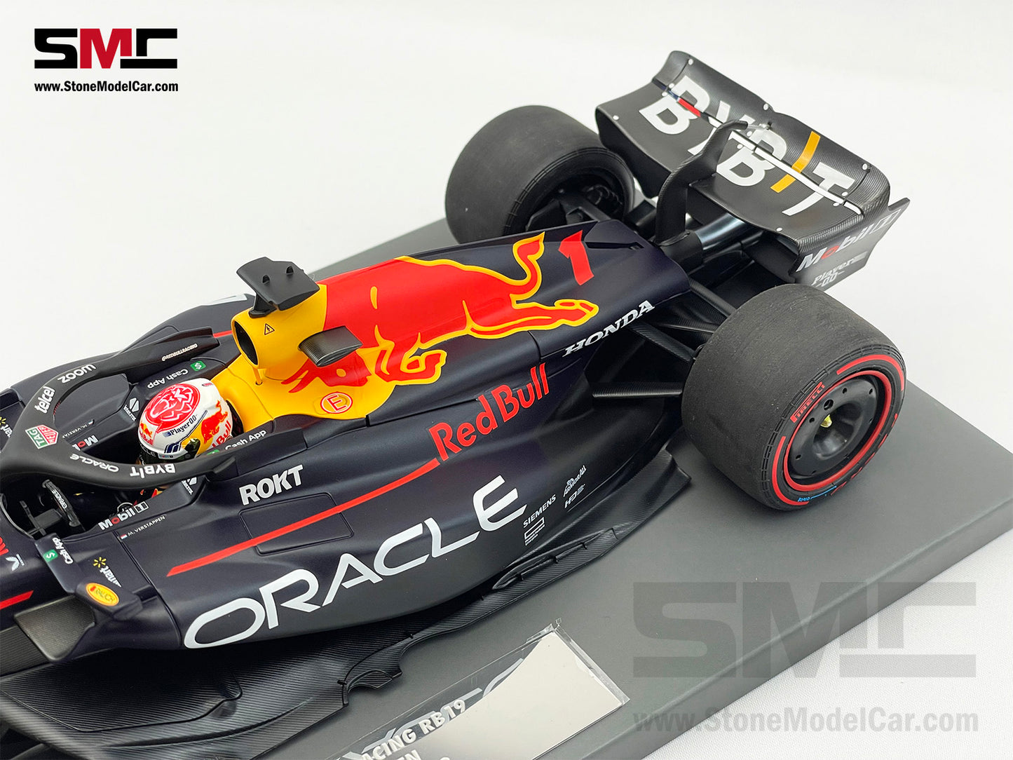 Red Bull F1 RB19 #1 Max Verstappen Australia GP 2023 World Champion 1:18 MINICHAMPS