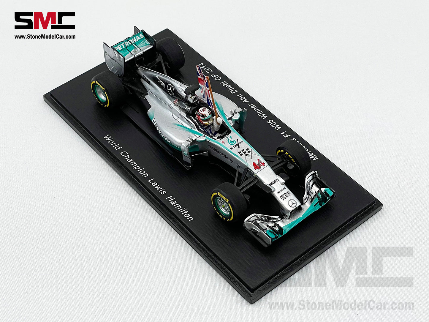 2014 2x World Champion Mercedes F1 W05 #44 Lewis Hamilton Abu Dhabi GP 1:43 Spark Holding Flag
