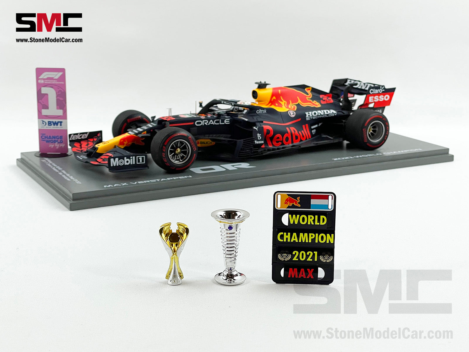 2021 F1 World Champion #33 Max Verstappen Red Bull RB16B Abu Dhabi GP 1:18  Spark with Trophies