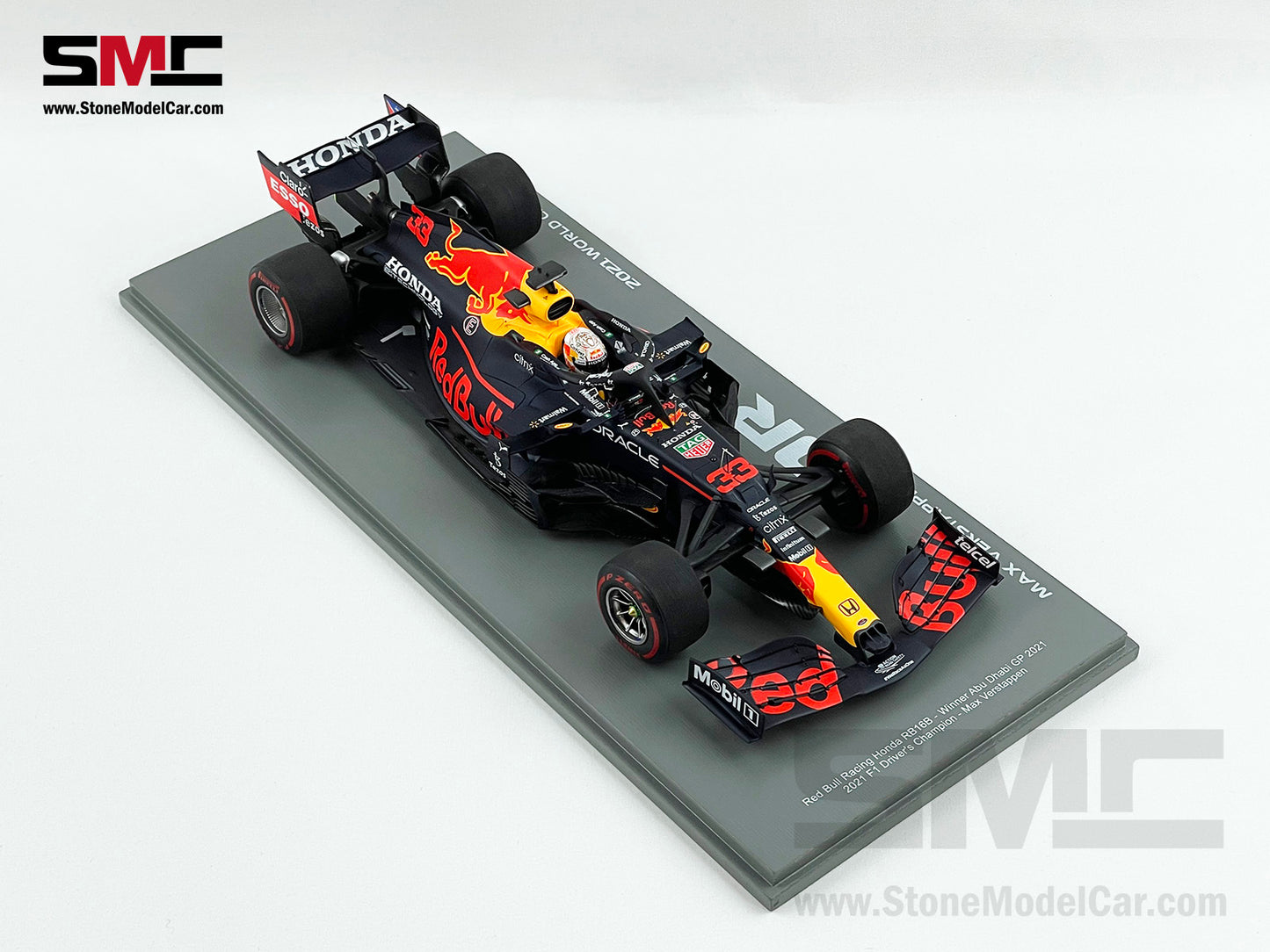 2021 F1 World Champion #33 Max Verstappen Red Bull RB16B Abu Dhabi GP 1:18 Spark with Trophies