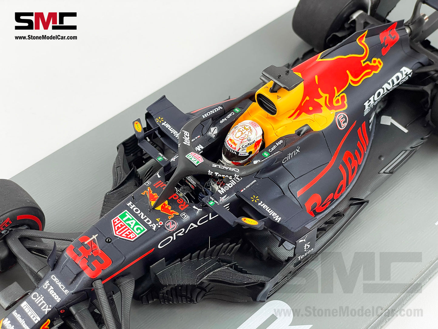 2021 F1 World Champion #33 Max Verstappen Red Bull RB16B Abu Dhabi GP 1:18 Spark with Trophies