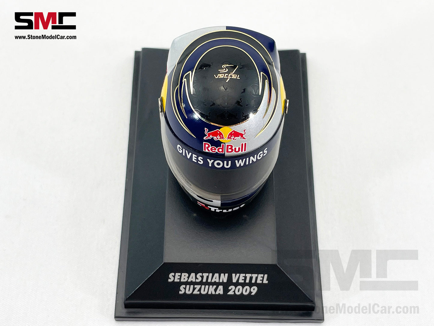 Red Bull F1 RB5 #15 Sebastian Vettel Japan GP Suzuka 2009 MINICHAMPS 1:8 Miniature Helmet