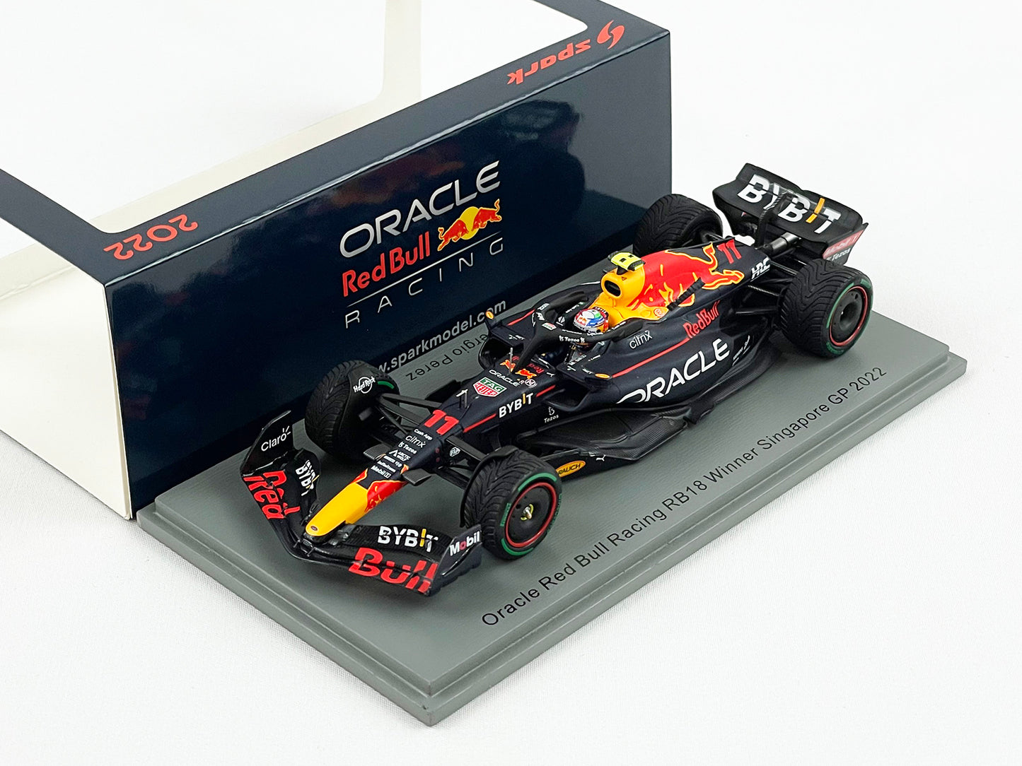 Red Bull F1 RB18 #11 Sergio Perez Singapore Winner 2022 Spark 1:43 Intermediate Tires