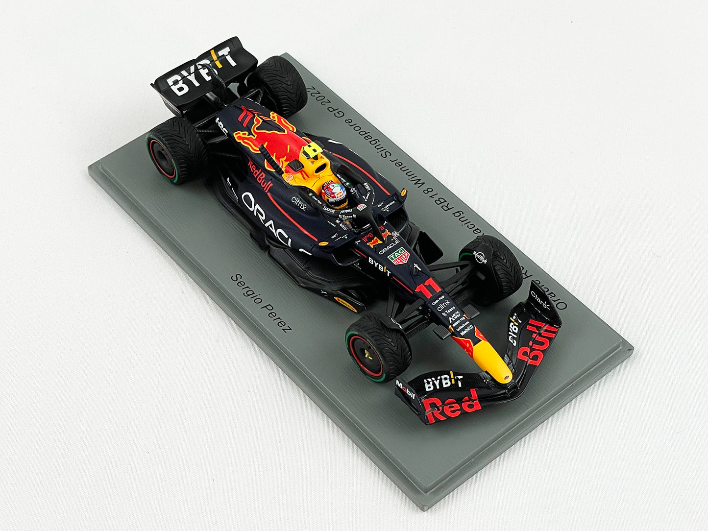 Red Bull F1 RB18 #11 Sergio Perez Singapore Winner 2022 Spark 1:43 Intermediate Tires