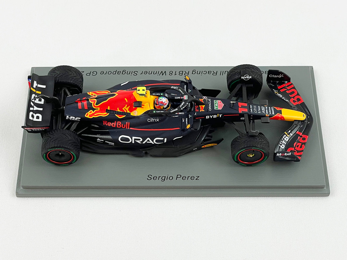 Red Bull F1 RB18 #11 Sergio Perez Singapore Winner 2022 Spark 1:43 Intermediate Tires