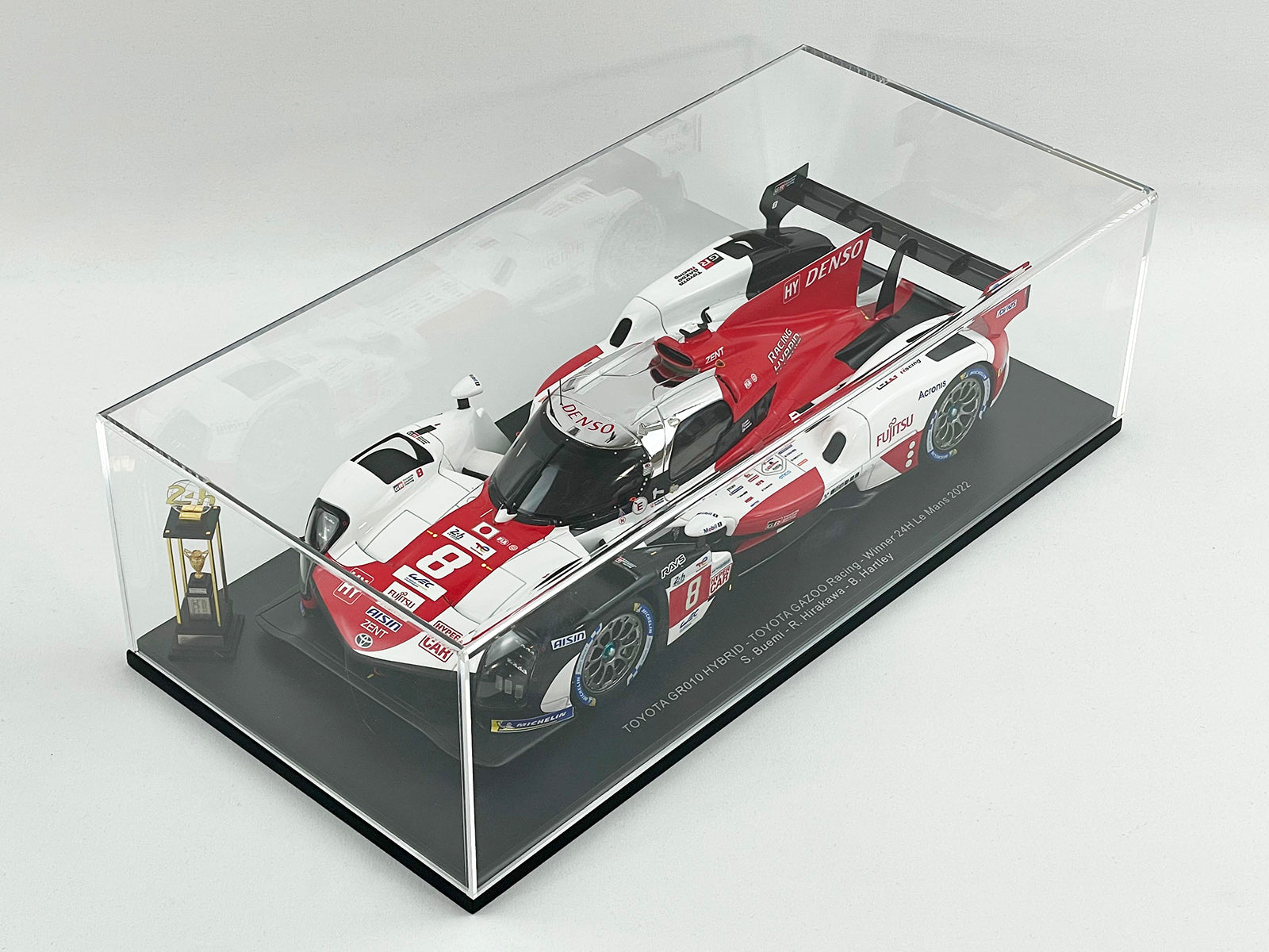 24h Le Mans 2022 Winner Toyota Gazoo Racing #8 GR010 Hybrid 1:18 Spark  18LM22