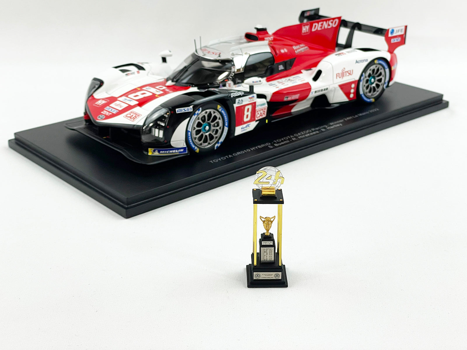 24h Le Mans 2022 Winner Toyota Gazoo Racing #8 GR010 Hybrid 1:18 Spark  18LM22