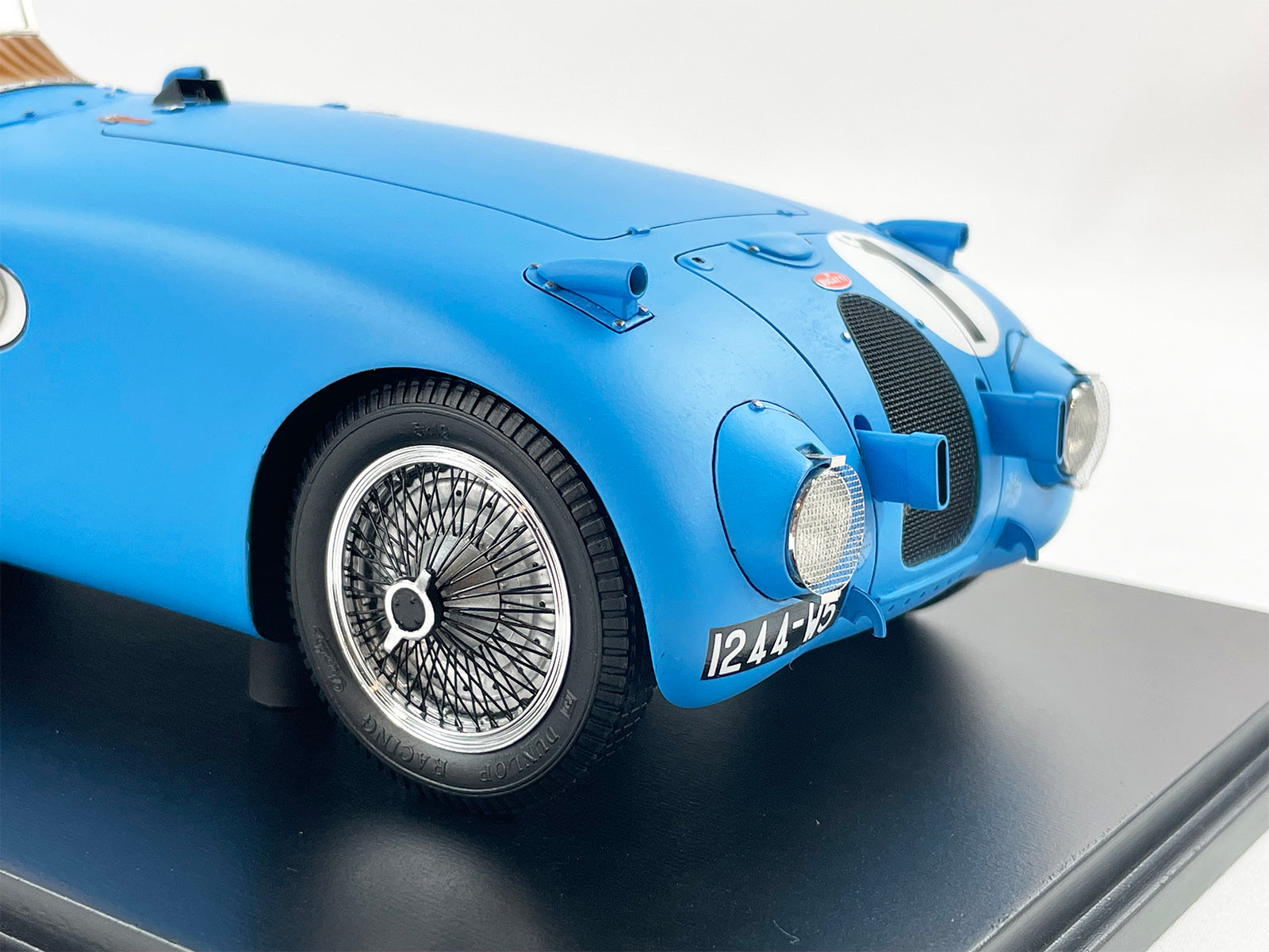 24h Le Mans 1939 Winner Bugatti #1 57C Tank Spider 1:18 Spark 18LM39 J –  Stone Model