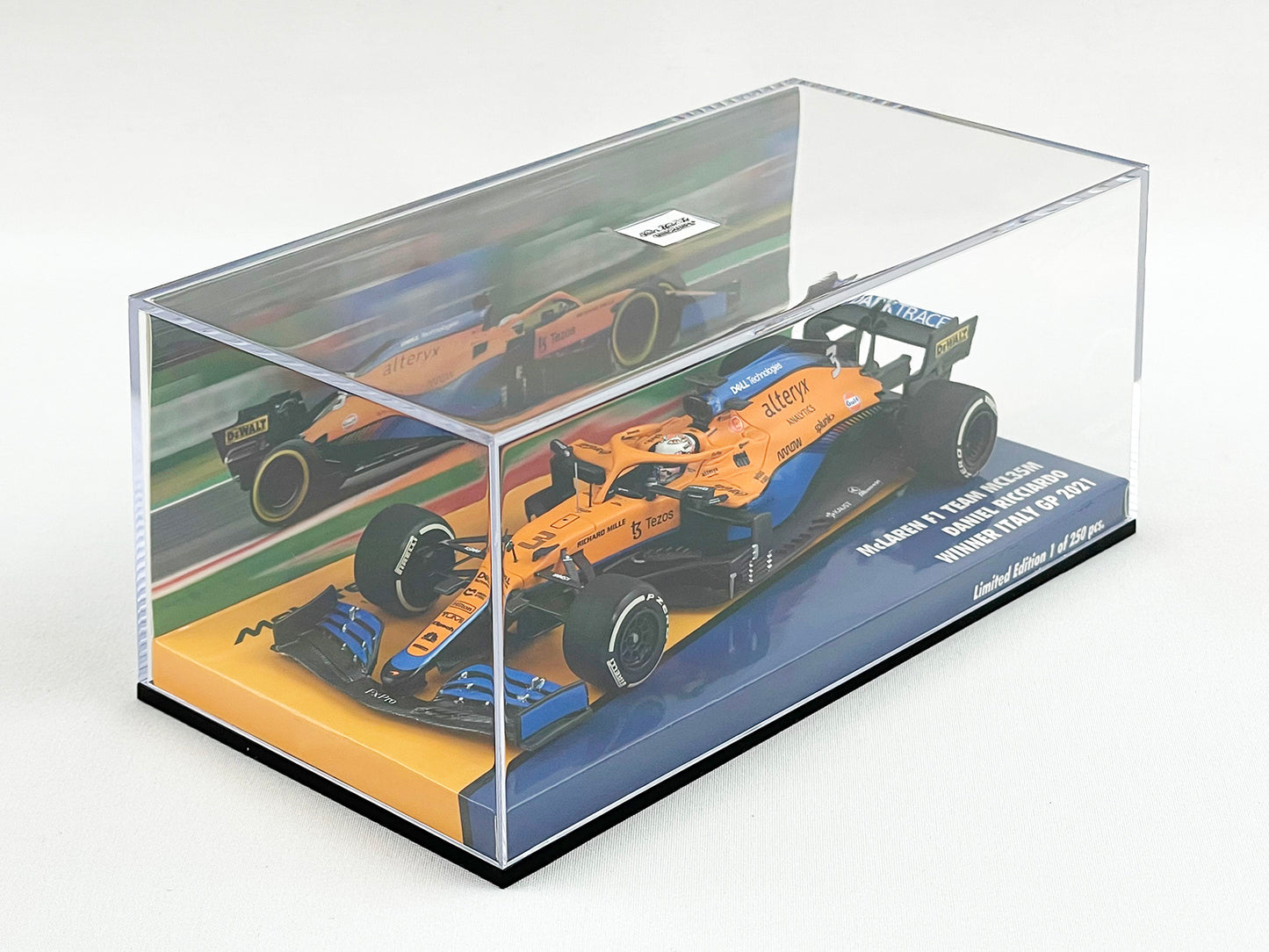 2021 Mclaren F1 MCL35M Daniel Ricciardo Italy GP Winner 1:43 MINICHAMPS + VELO Decal