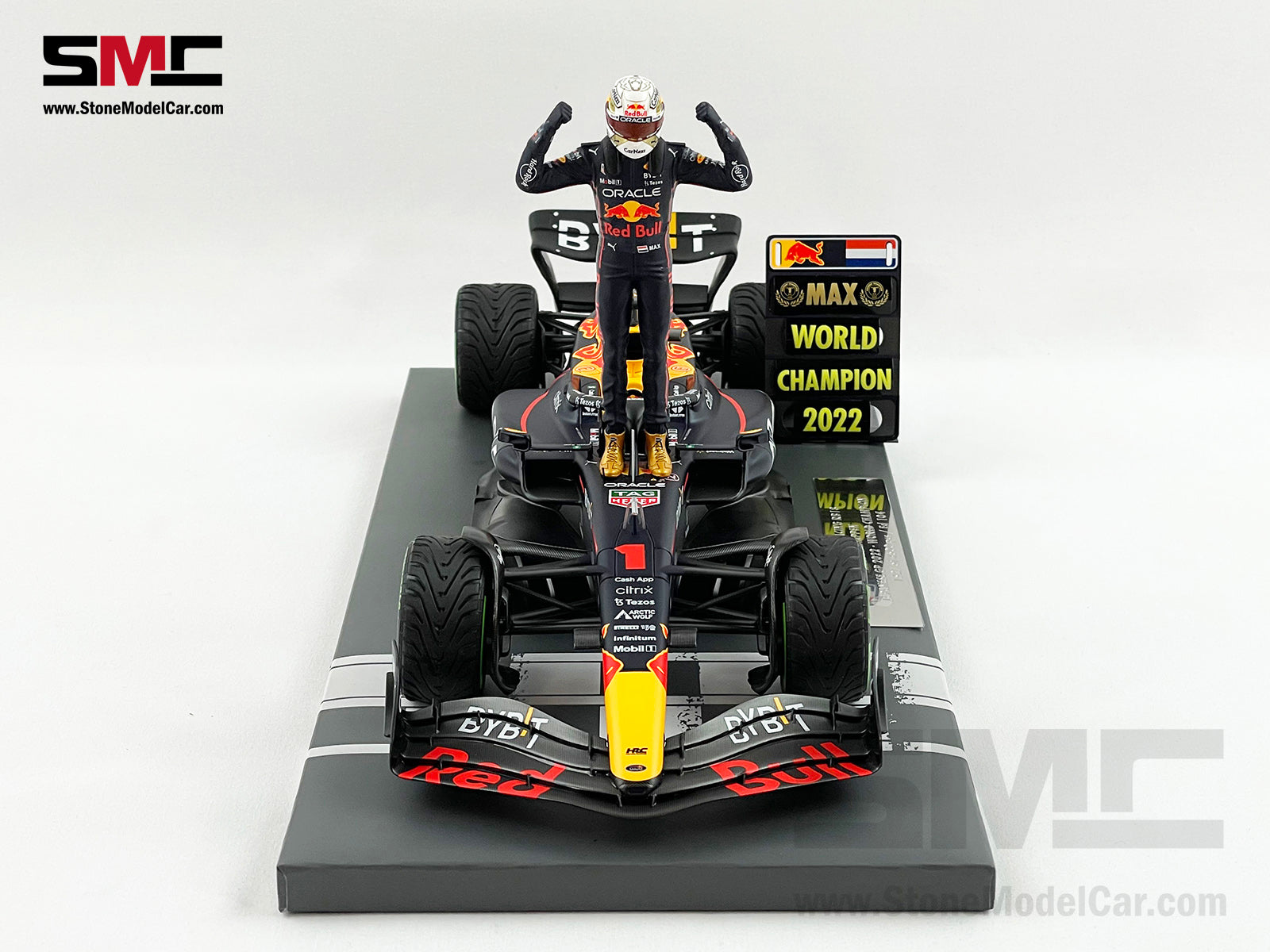#1 Max Verstappen 2022 World Champion Red Bull F1 RB18 Japan GP 1:18  MINICHAMPS with Figure