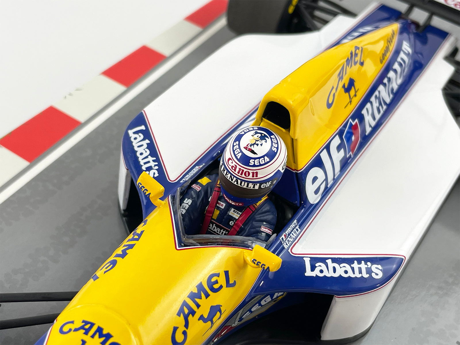 Williams F1 FW15C #2 Alain Prost 1993 World Champion 1:18 MINICHAMPS Gift  Box with CAMEL