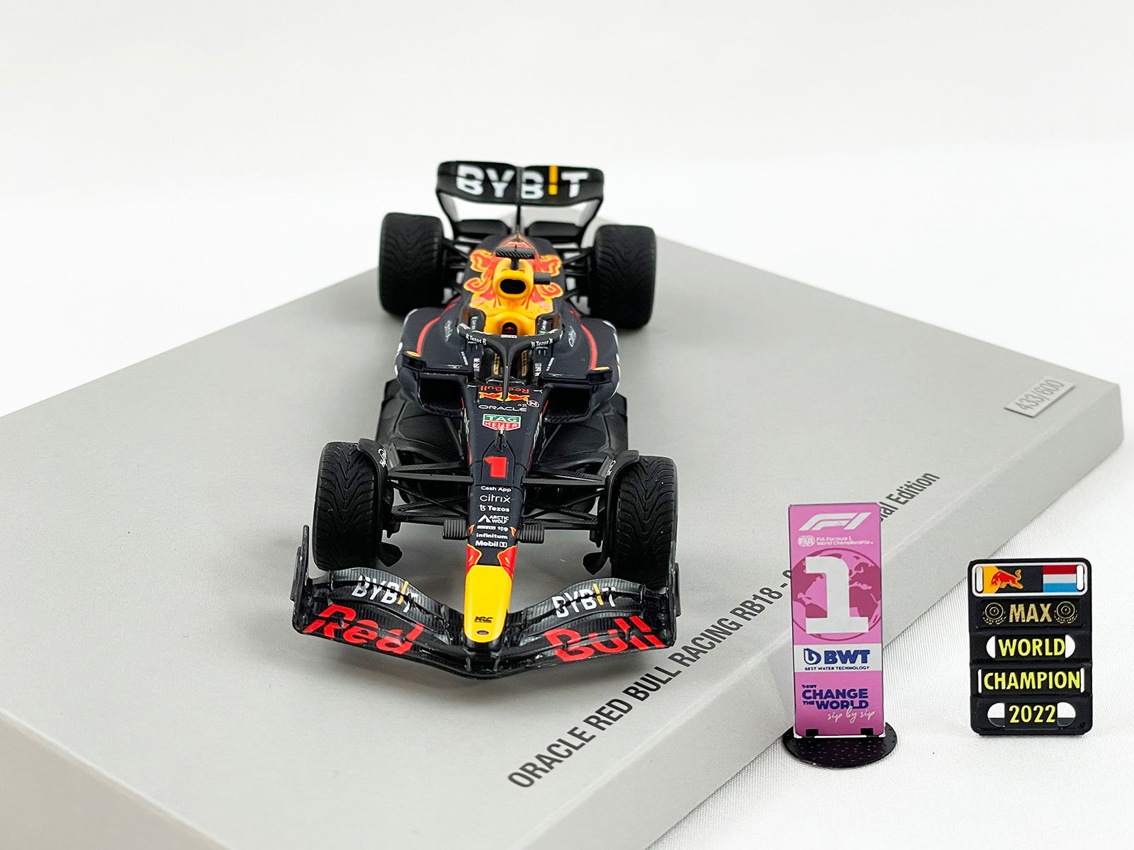 2022 F1 World Champion #1 Max Verstappen Red Bull RB18 Japan GP 1:43 Spark  with Figure