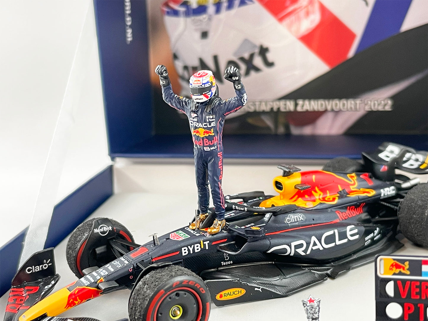 2022 F1 World Champion #1 Max Verstappen Red Bull RB18 Netherlands Dutch 1:43 Spark with Figure