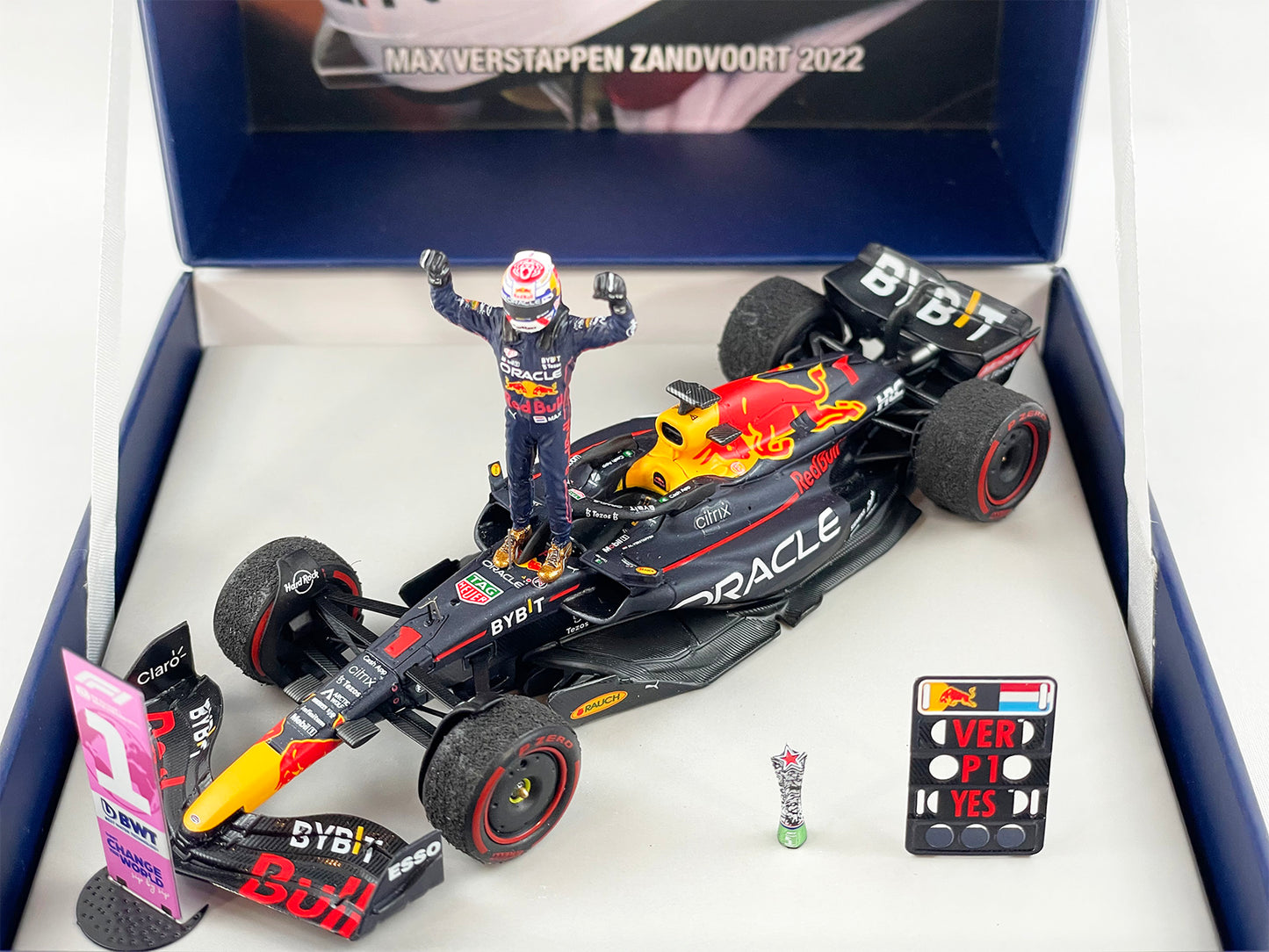 2022 F1 World Champion #1 Max Verstappen Red Bull RB18 Netherlands Dutch 1:43 Spark with Figure