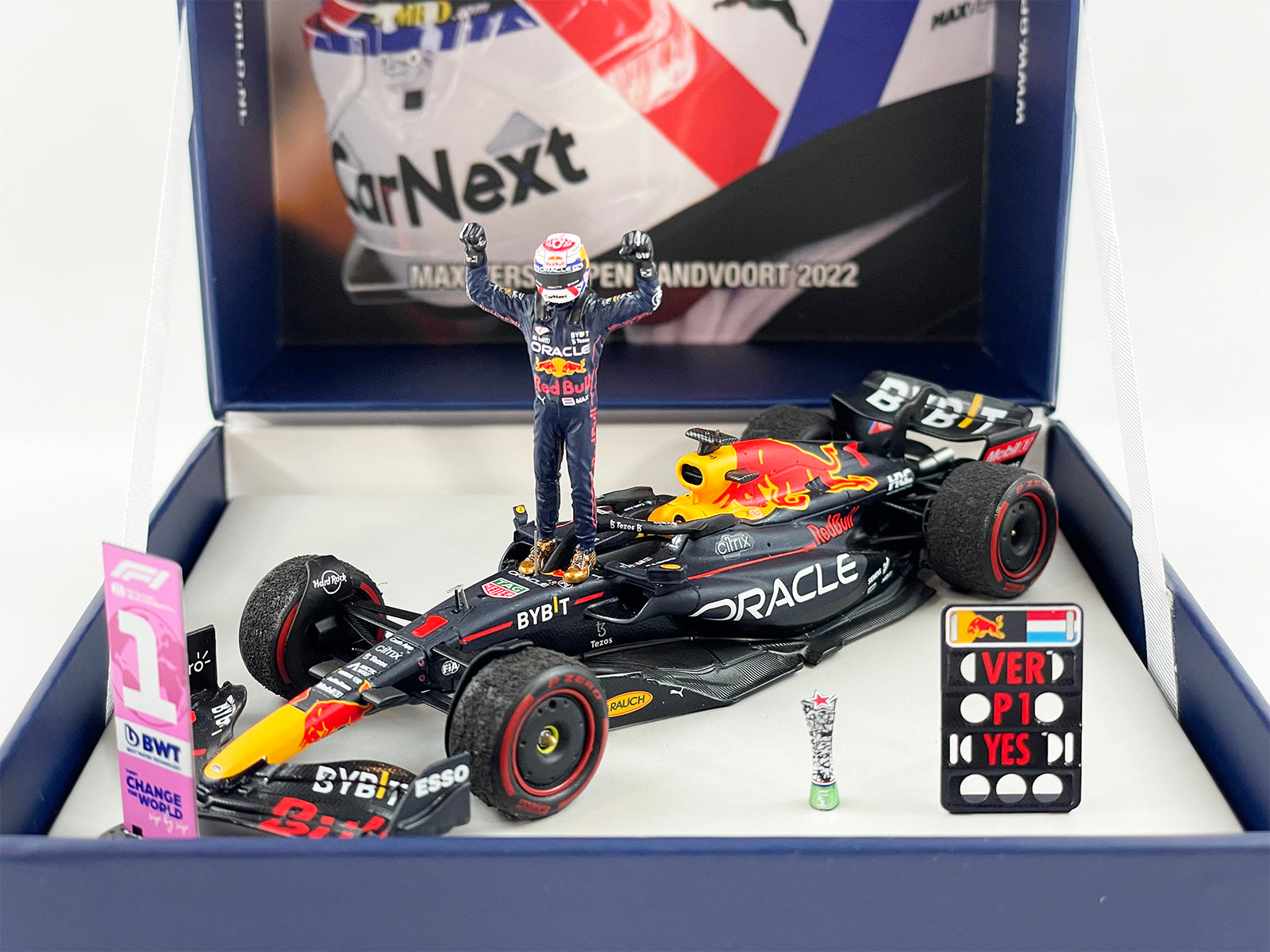 2022 F1 World Champion #1 Max Verstappen Red Bull RB18 Netherlands Dutch  1:43 Spark with Figure