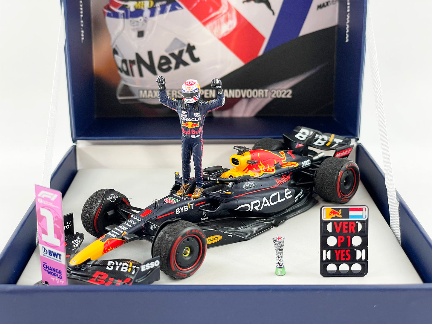 2022 F1 World Champion #1 Max Verstappen Red Bull RB18 Netherlands Dutch 1:43 Spark with Figure