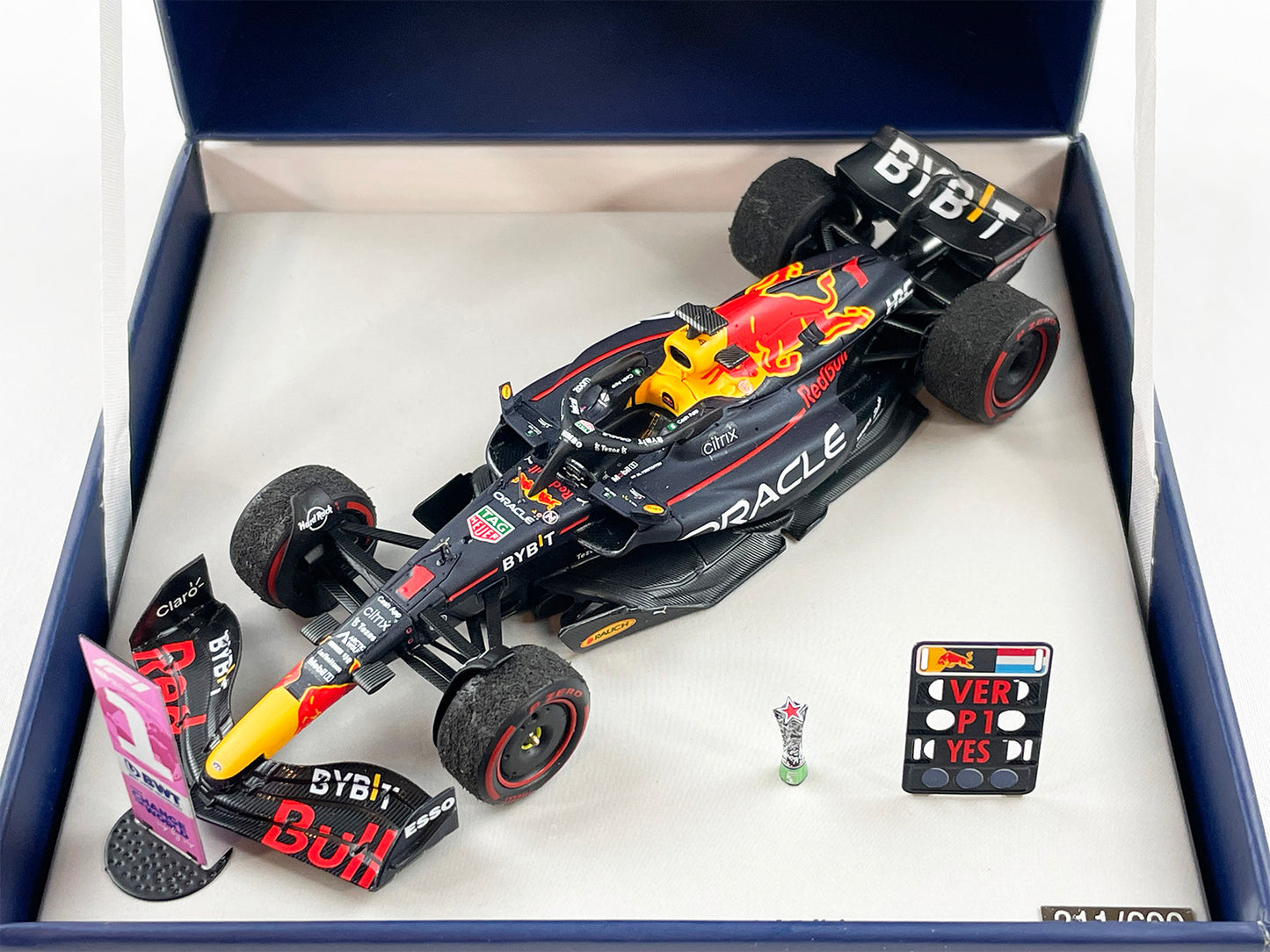 2022 F1 World Champion #1 Max Verstappen Red Bull RB18 Netherlands Dutch 1:43 Spark with Figure