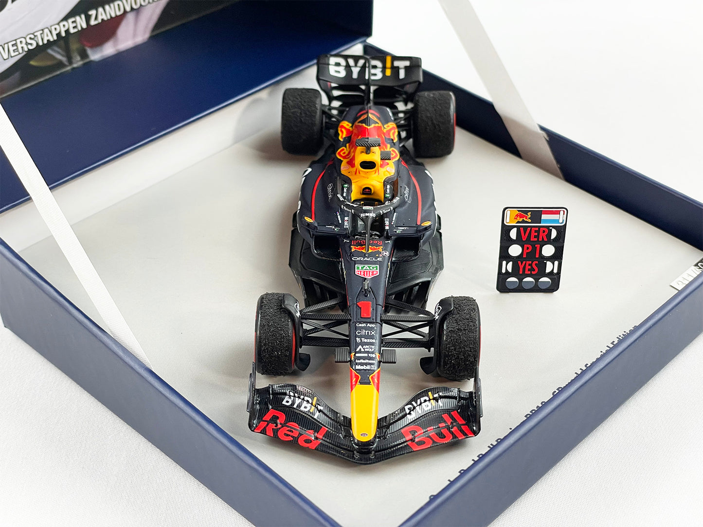 2022 F1 World Champion #1 Max Verstappen Red Bull RB18 Netherlands Dutch 1:43 Spark with Figure