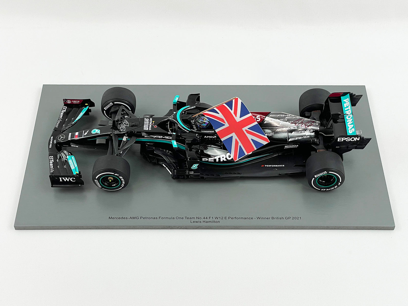 Mercedes F1 W12 #44 Lewis Hamilton British GP 2021 with Flag Spark 1:18  18S599