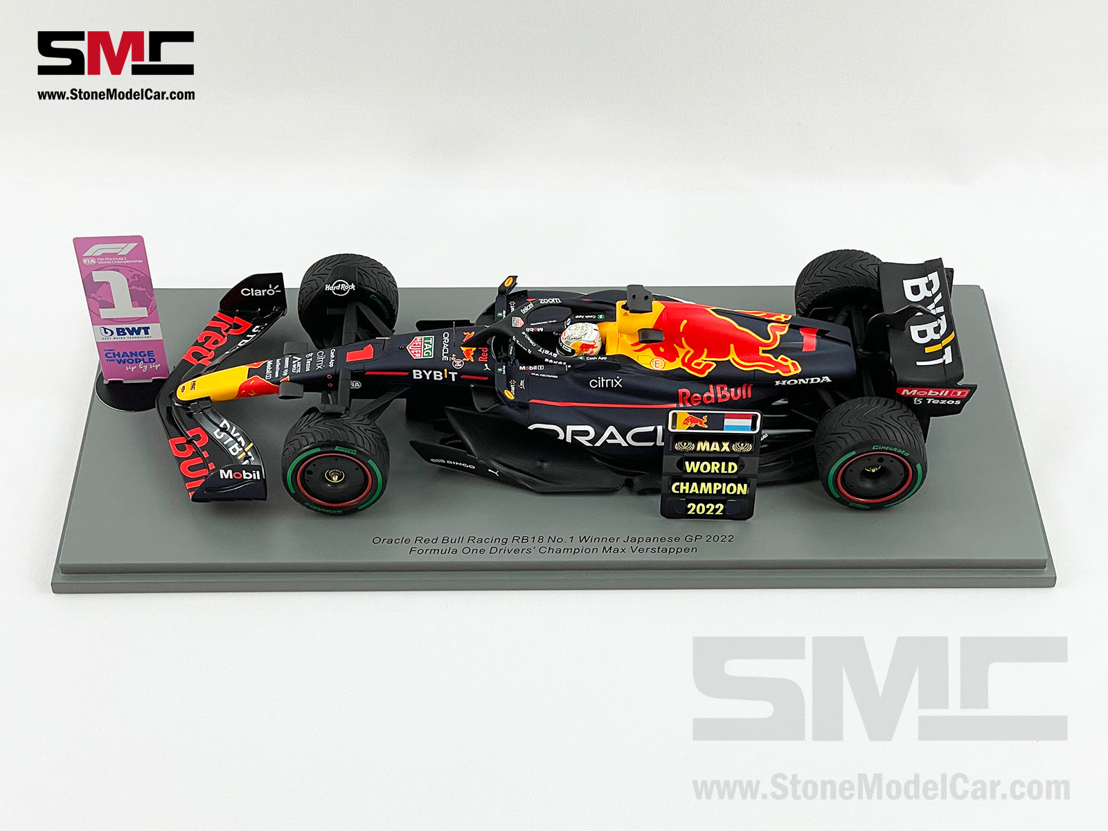#1 Max Verstappen 2022 World Champion Red Bull F1 RB18 Japan GP 1:18 Spark  18S774
