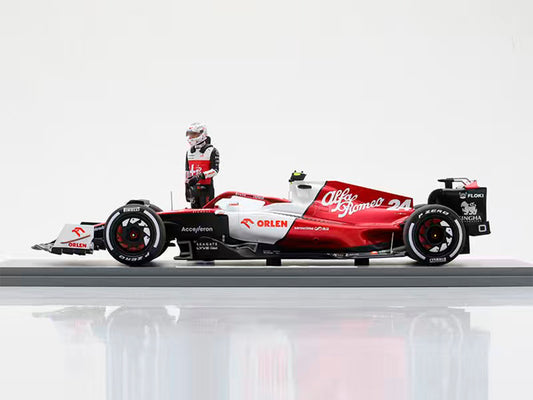 2022 Alfa Romeo Sauber F1 C42 #24 Zhou Guanyu Italy GP 10th 1:18 Spark with Figure