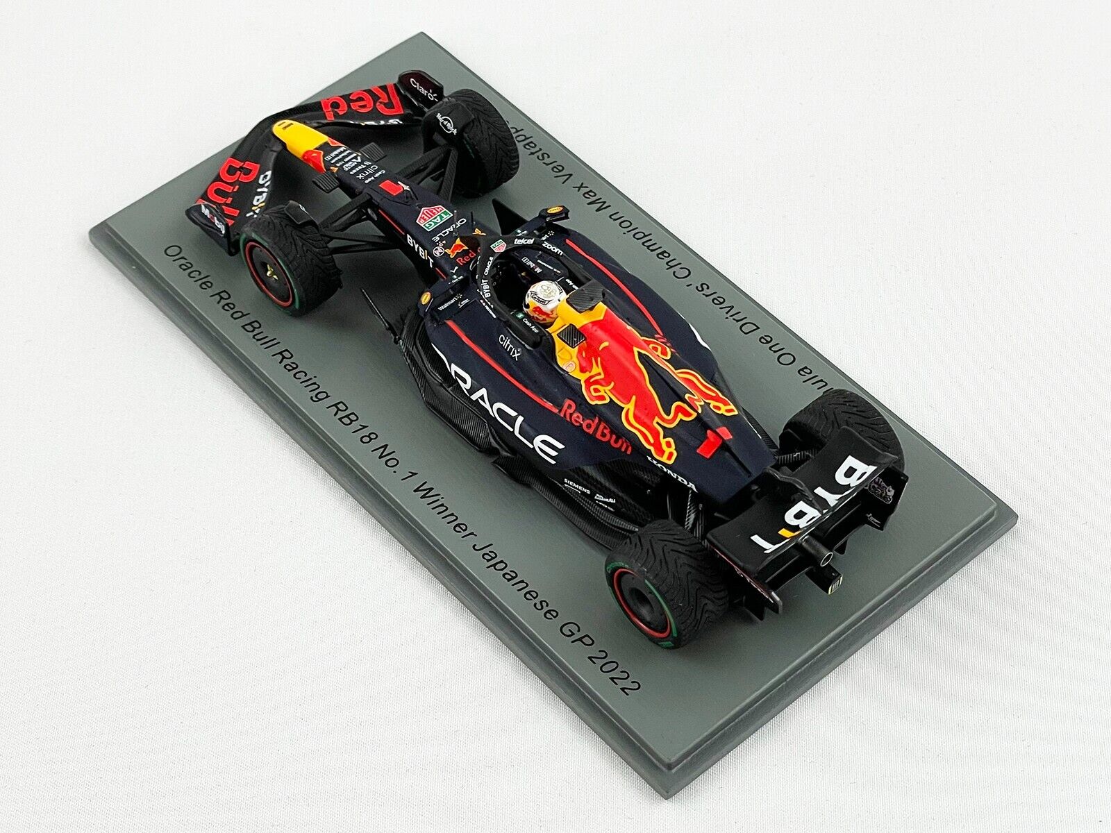 2022 World Champion #1 Max Verstappen Red Bull F1 RB18 Japan GP Winner 1:43  Spark