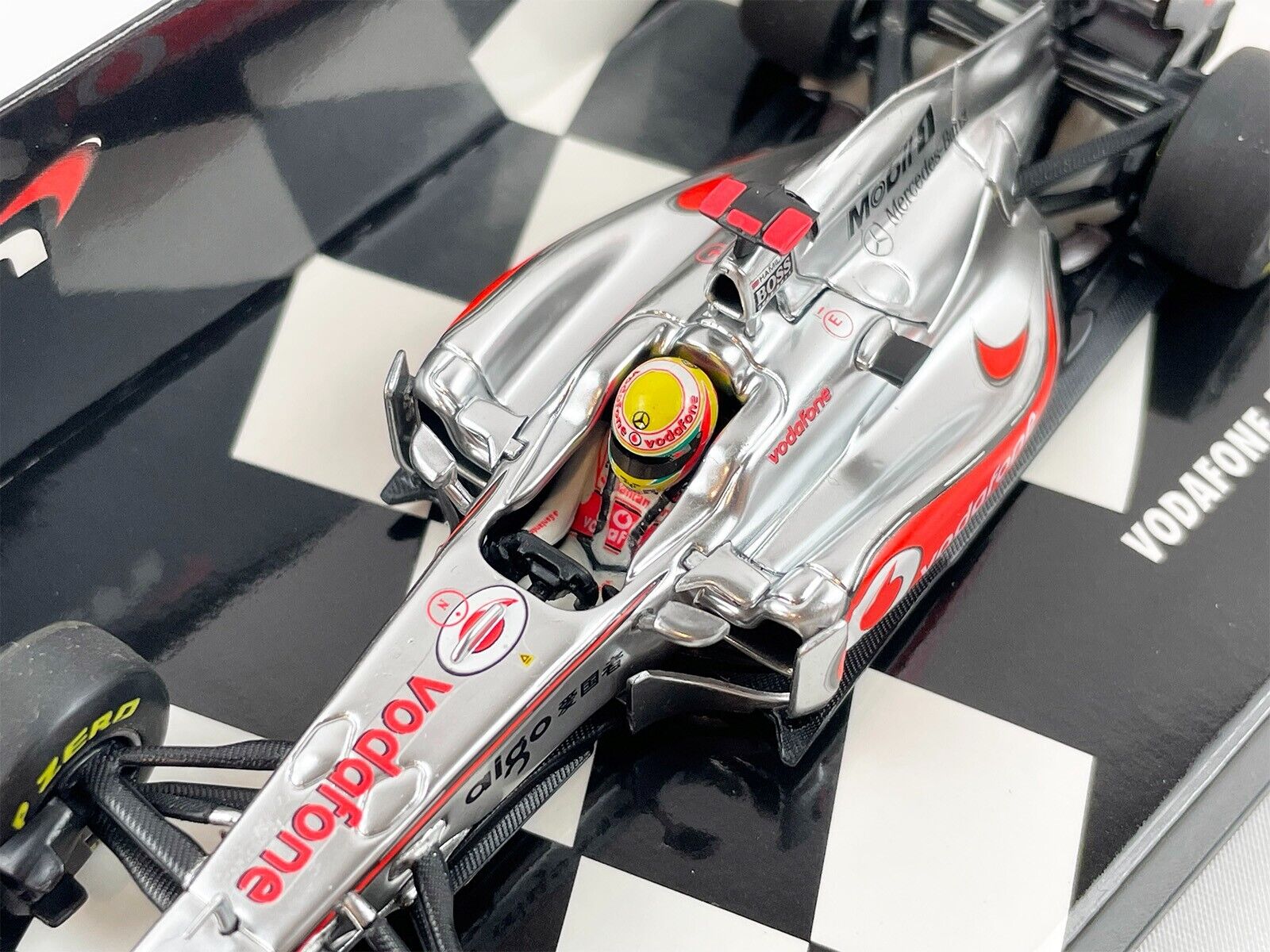 Vodafone Mclaren Mercedes F1 MP4-26 #3 Lewis Hamilton Season 2011  MINICHAMPS 1:43