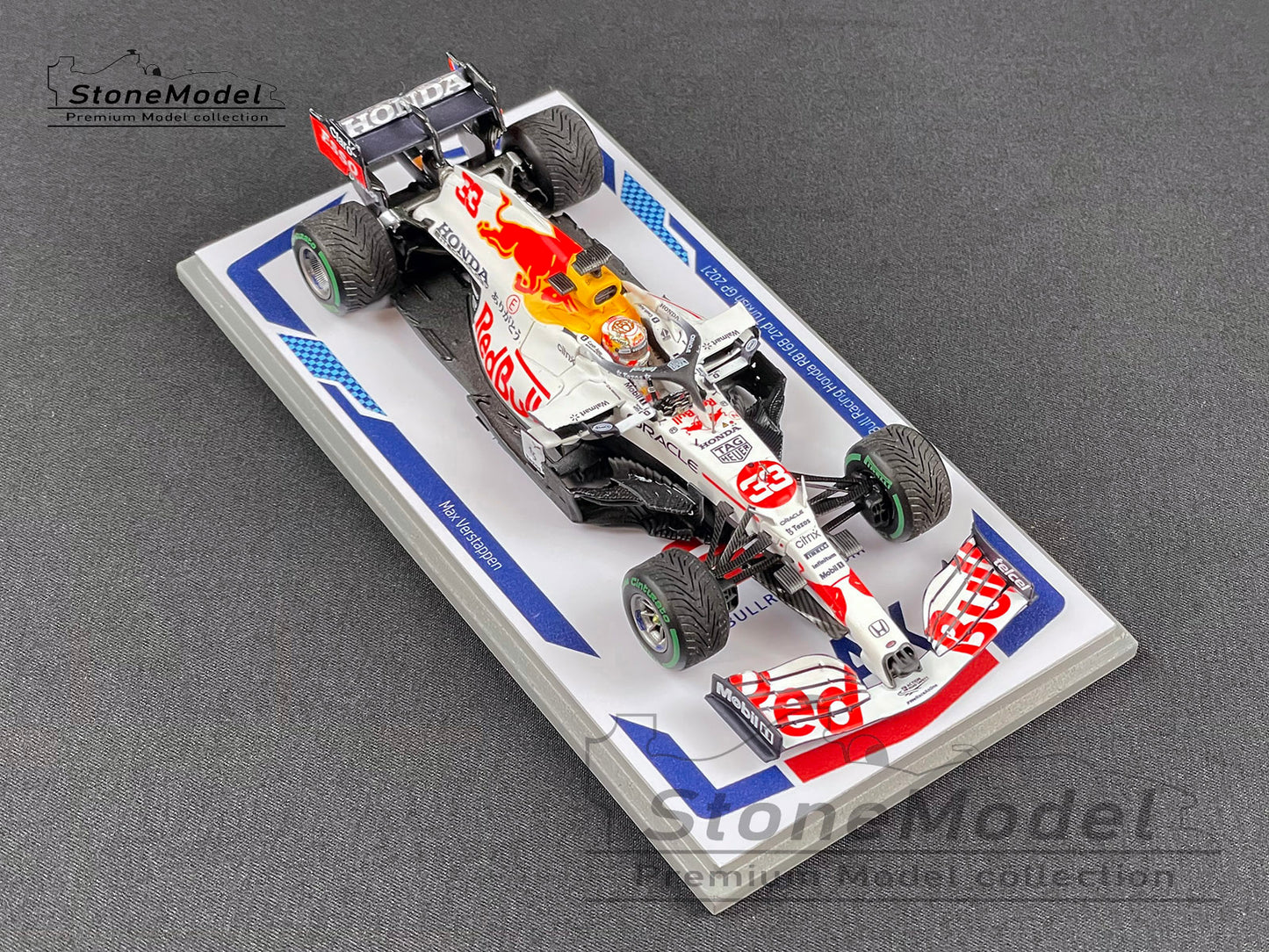 2021 World Champion Red Bull F1 RB16B #33 Max Verstappen Turkish GP 1:43 Spark with Special Base
