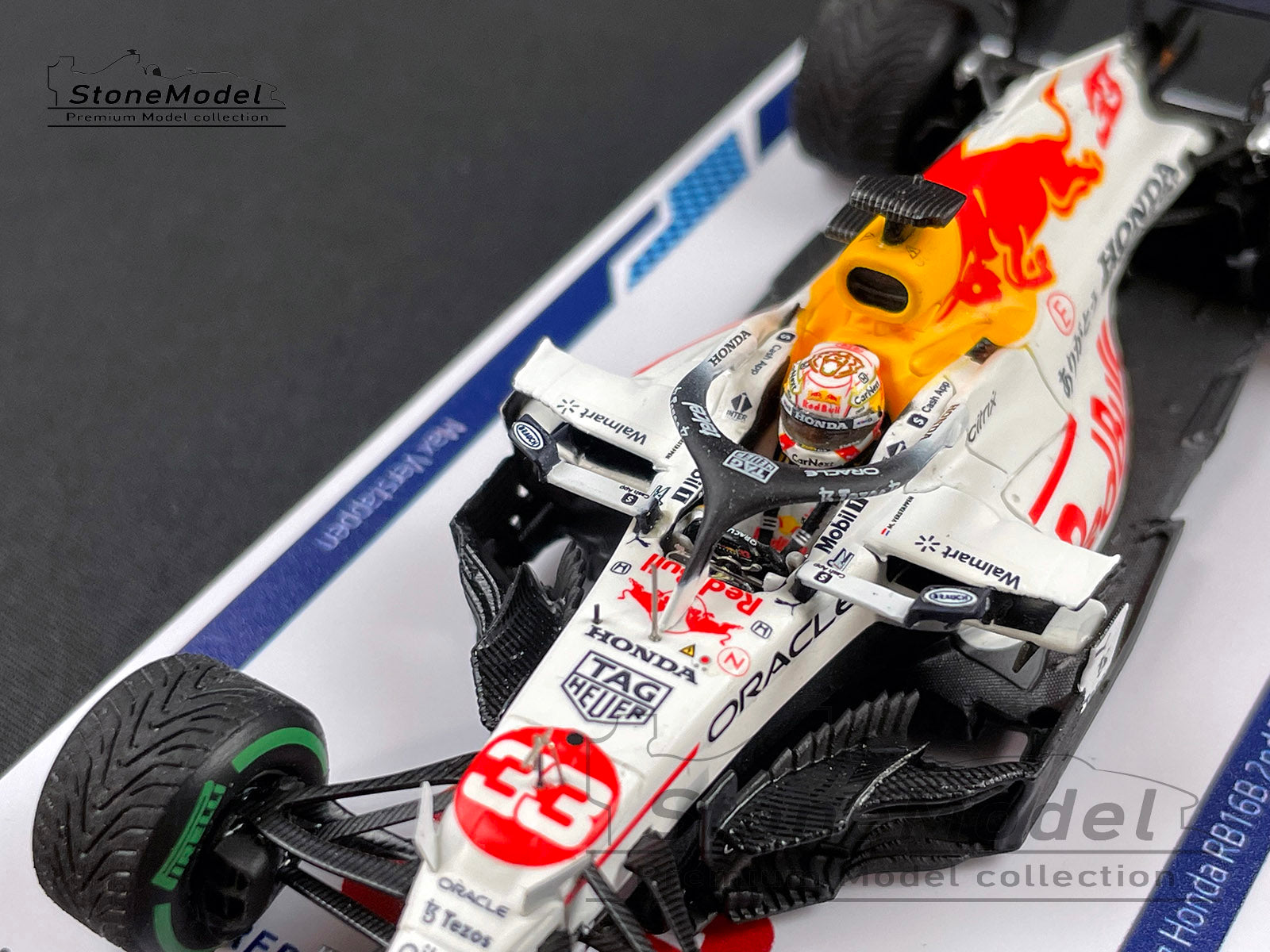 2021 World Champion Red Bull F1 RB16B #33 Max Verstappen Turkish GP 1:43  Spark with Special Base