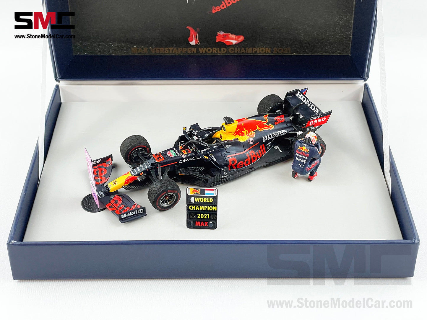 2021 F1 World Champion #33 Max Verstappen Red Bull RB16B Abu Dhabi 1:43 Spark with Figure